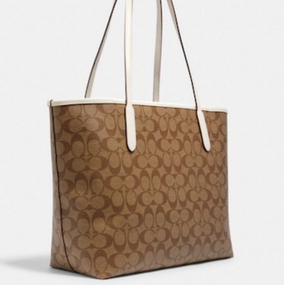 ๐บ๐ฒI LOVE COACH " Love Sign Signature City Tote show the whole world ๐ ๐ - Picture 5 of 8